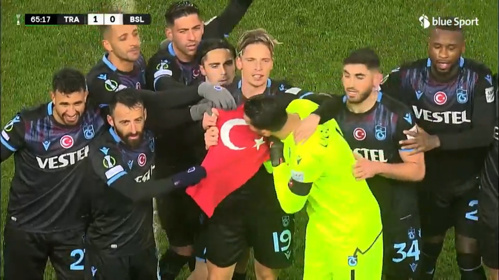 65. Minute: Larsen muss nur noch einschieben – Trabzonspor führt