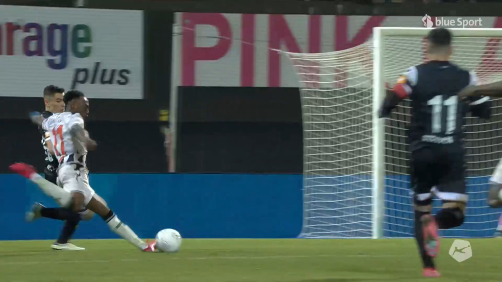 65. Minute: Traorés Abschluss landet am Querbalken