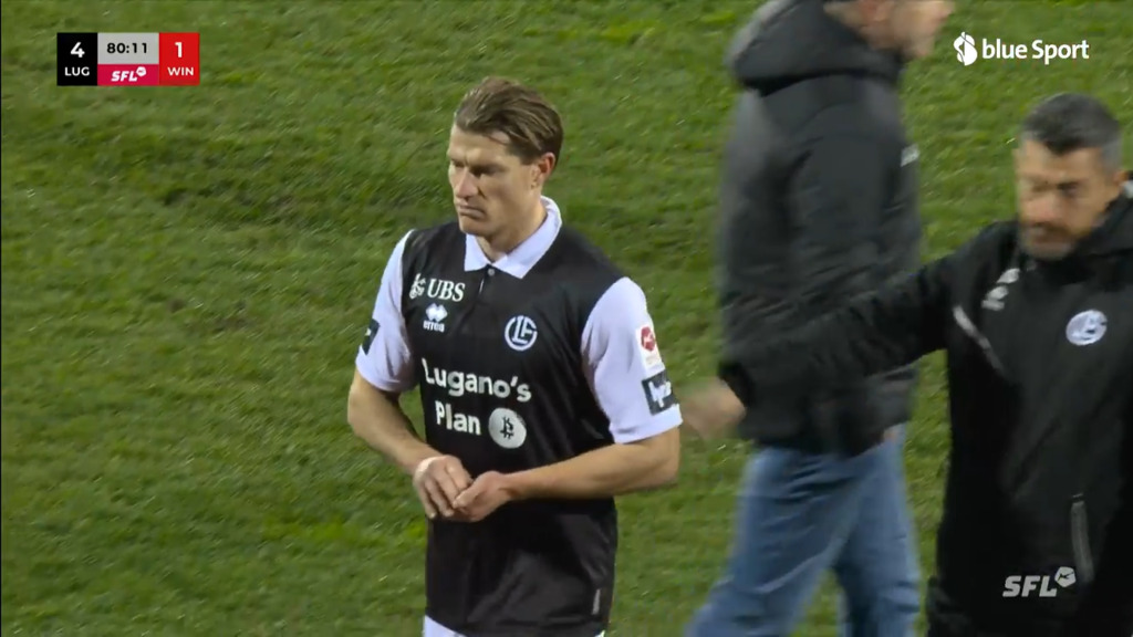 Behrens verzichtet bei Auswechslung auf Handschlag mit Koutsias