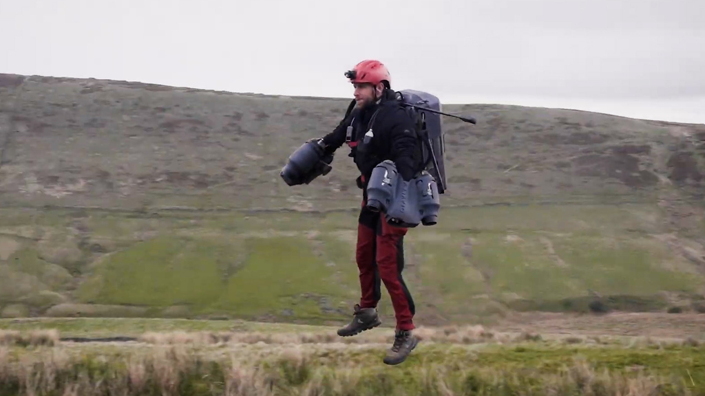 Innovation Jet-Suit: Pilot*innen fliegen wie Iron Man durch die Lüfte