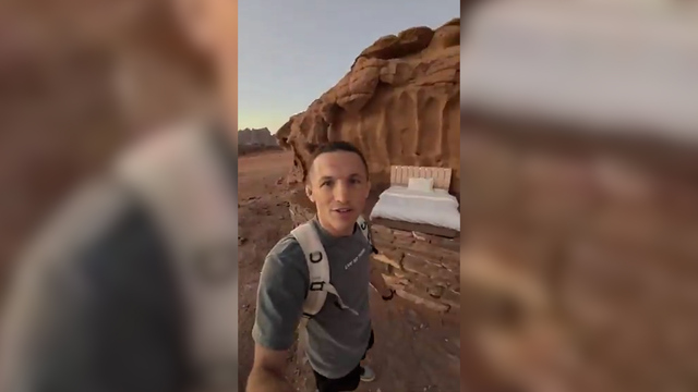 Schlafen unter tausend Sternen: TikToker staunt &#xFC;ber Airbnb in der W&#xFC;ste