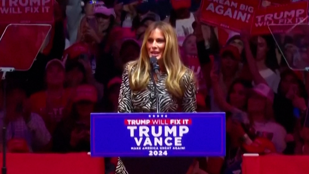 Melania Trump begrüsst Donald Trump