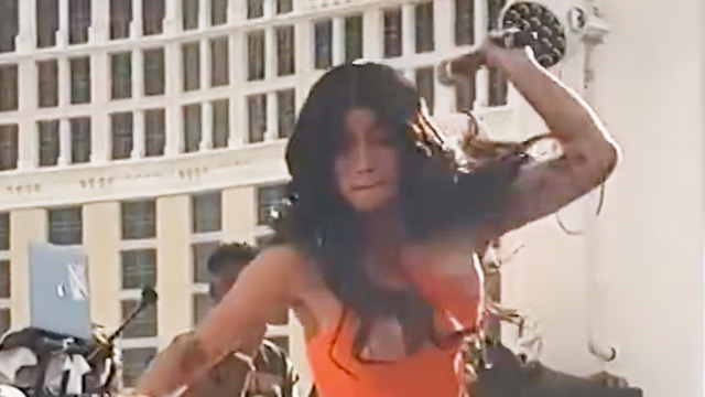 Harry Styles, Pink und Cardi B.: Wer Stars auf der Bühne bewirft, muss auch einstecken können