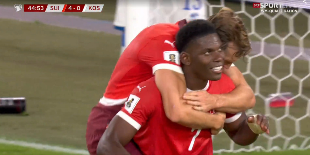 Embolo trifft mit der Hacke zum 4:0