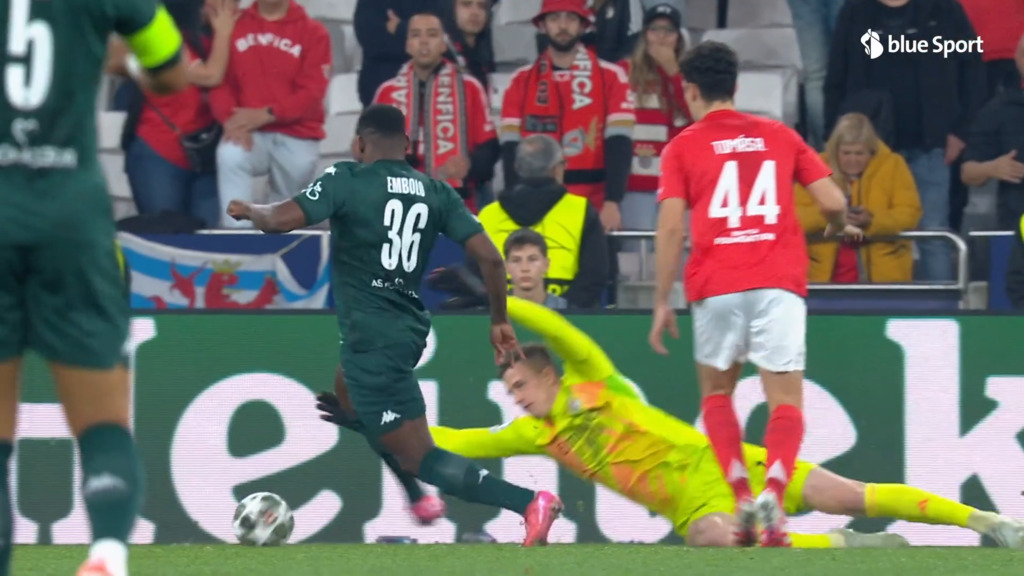 Embolo vom Goalie gefällt – der Penaltypfiff bleibt aus