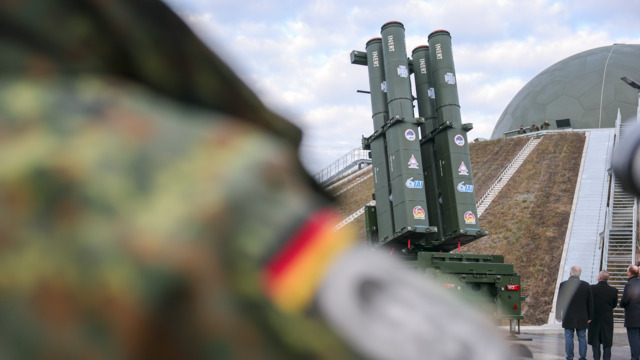 Deutschland aktiviert Raketenschutzsystem Arrow-3: Teuer, hochmodern – aber gegen russische Angriffe unwirksam?