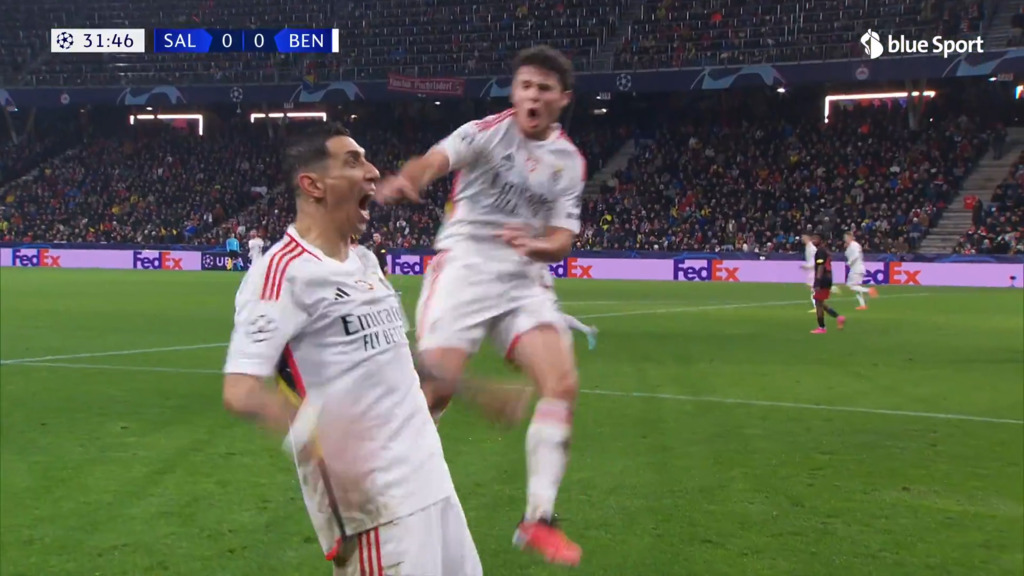 Zauberfuss Angel di Maria verwandelt Eckball direkt