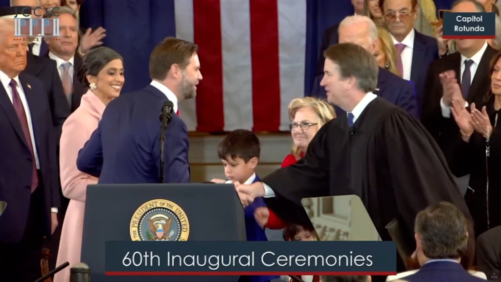 JD Vance prête serment en tant que vice-président des États-Unis