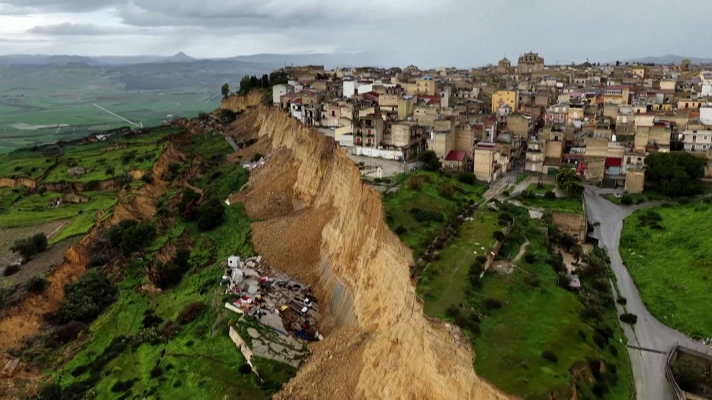 Massiver Erdrutsch in Italien: Die Kleinstadt Niscemi steht am Abgrund – Bevölkerung evakuiert