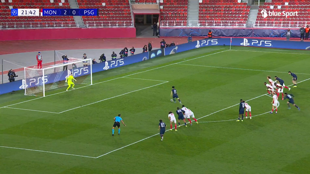 Köhn hält Penalty gegen PSG-Star Vitinha