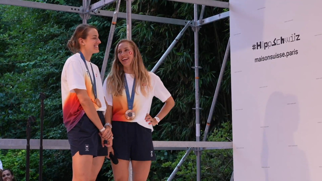 Hüberli/Brunner werden nach Bronze-Coup im Maison Suisse gefeiert