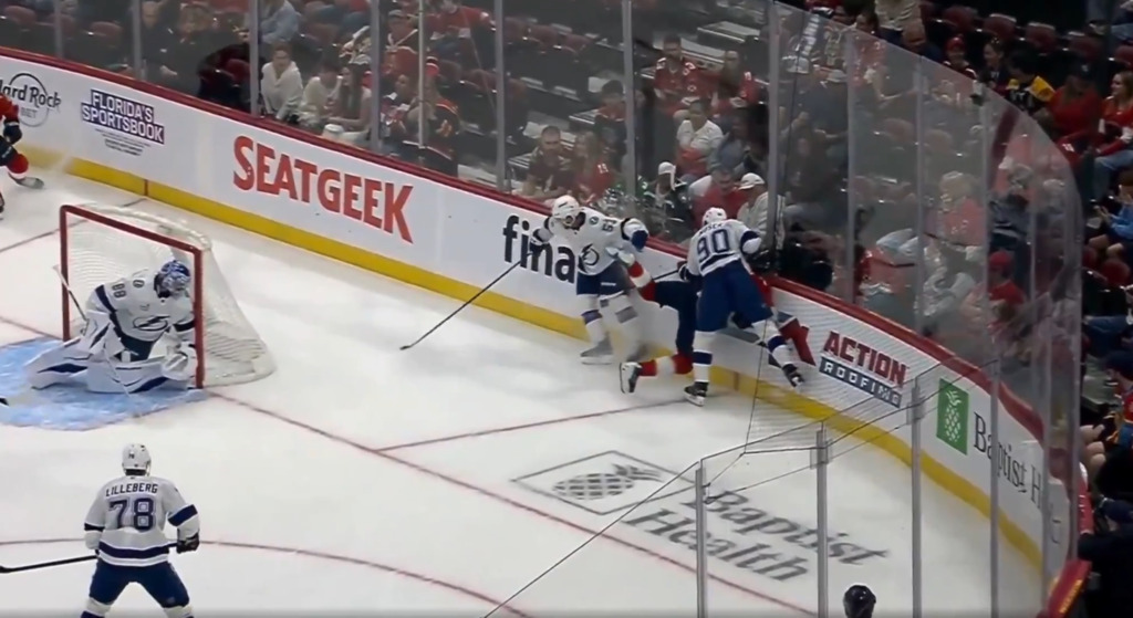 NHL : Janis Moser suspendu après une vilaine charge