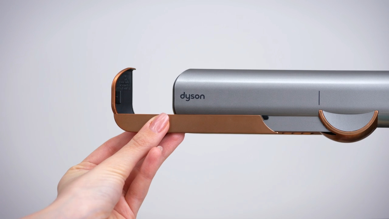 Your guide |Dyson Airstrait™ straightener | Dyson