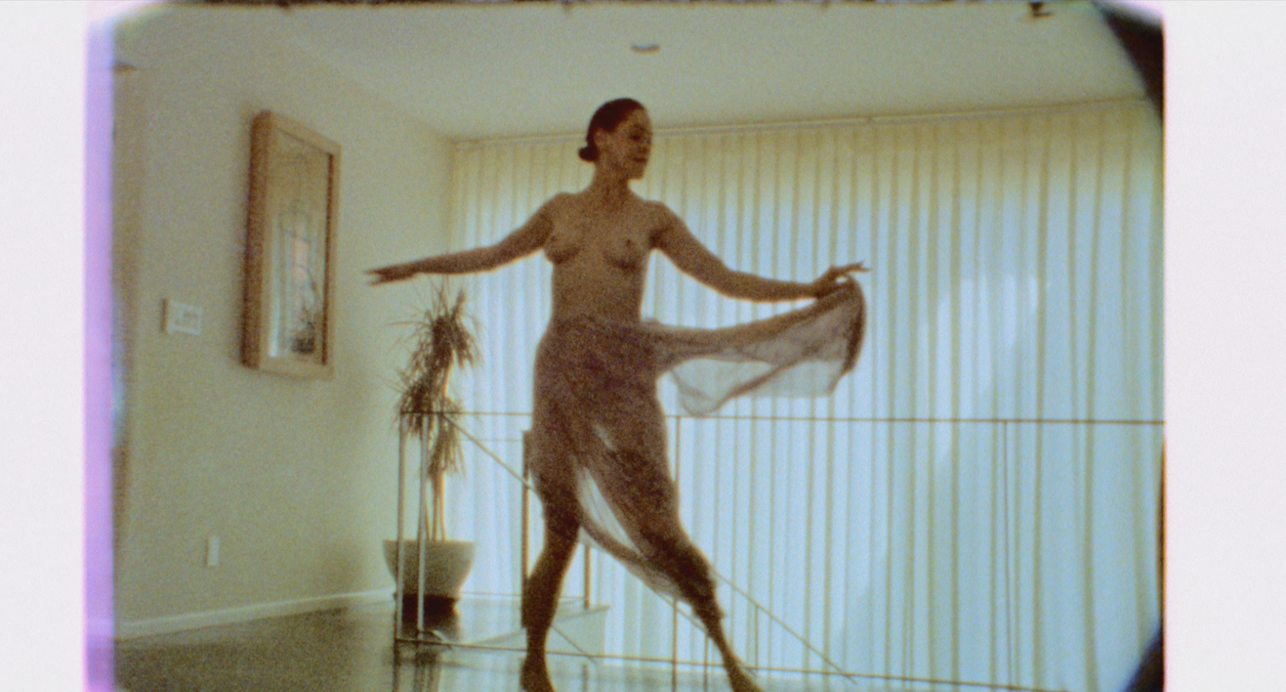 Rose McGowan Dances Naked for Art | The Blemish