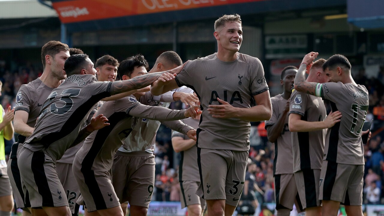 Luton Town 0-1 Tottenham: Micky van de Ven scores as 10-man Spurs