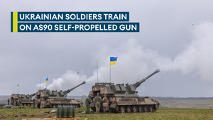 Ukrainian artillery recruits complete AS-90 training in UK