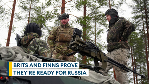 British and Finnish soldiers team up  to defend border