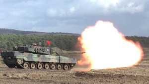 German Leopard 2s Conduct Live-Firing Exercise On UK's Sennelager Ranges