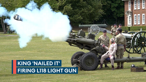 King fires L118 Light Gun on Royal Artillery visit