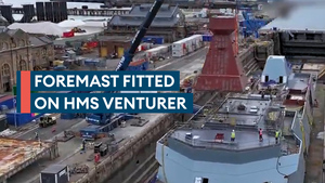 HMS Venturer's foremast placed onto ship at Rosyth dockyard