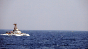 Strait Of Hormuz: US Fires Warning Shots At Iranian Boats