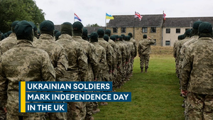 Hundreds of Ukrainian soldiers mark their national Independence Day in UK