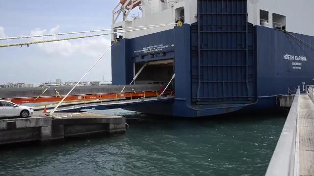 Loading metal beams in Pointe-a-Pitre on board Höegh Caribia, Video
