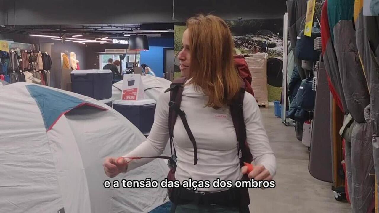 Trekking 50 L Backpack MT100 Easy-Fit - Bordeaux - Video 2