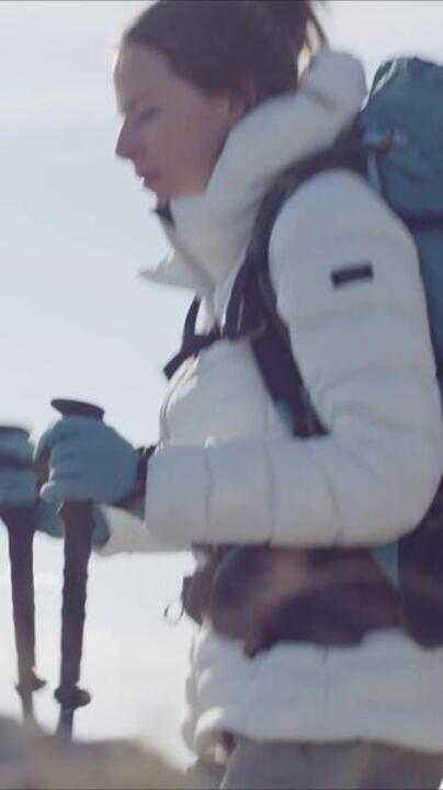 Women Trekking Down Jacket MT500 -10°C White - Video 2