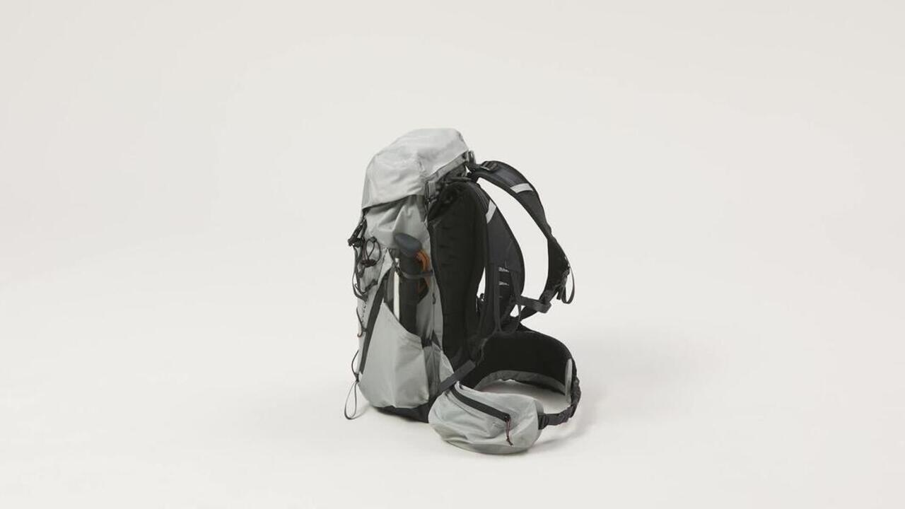 Mountain hiking backpack, MH900 25 L - Grey - Video 2
