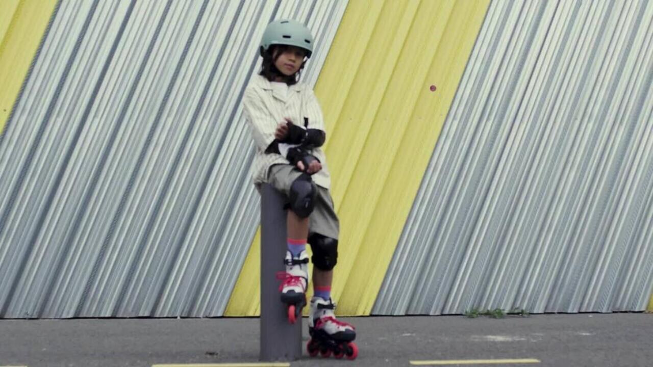 Kids' 2 x 3-Piece Inline Skating Scooter Skateboard Protective Gear Play - Blue - Video 2