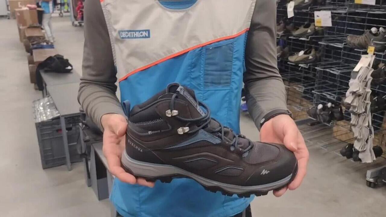 Men Mid Ankle Waterproof Hiking Shoes with Non-Slip Outsole Black - MH100 - Video 2