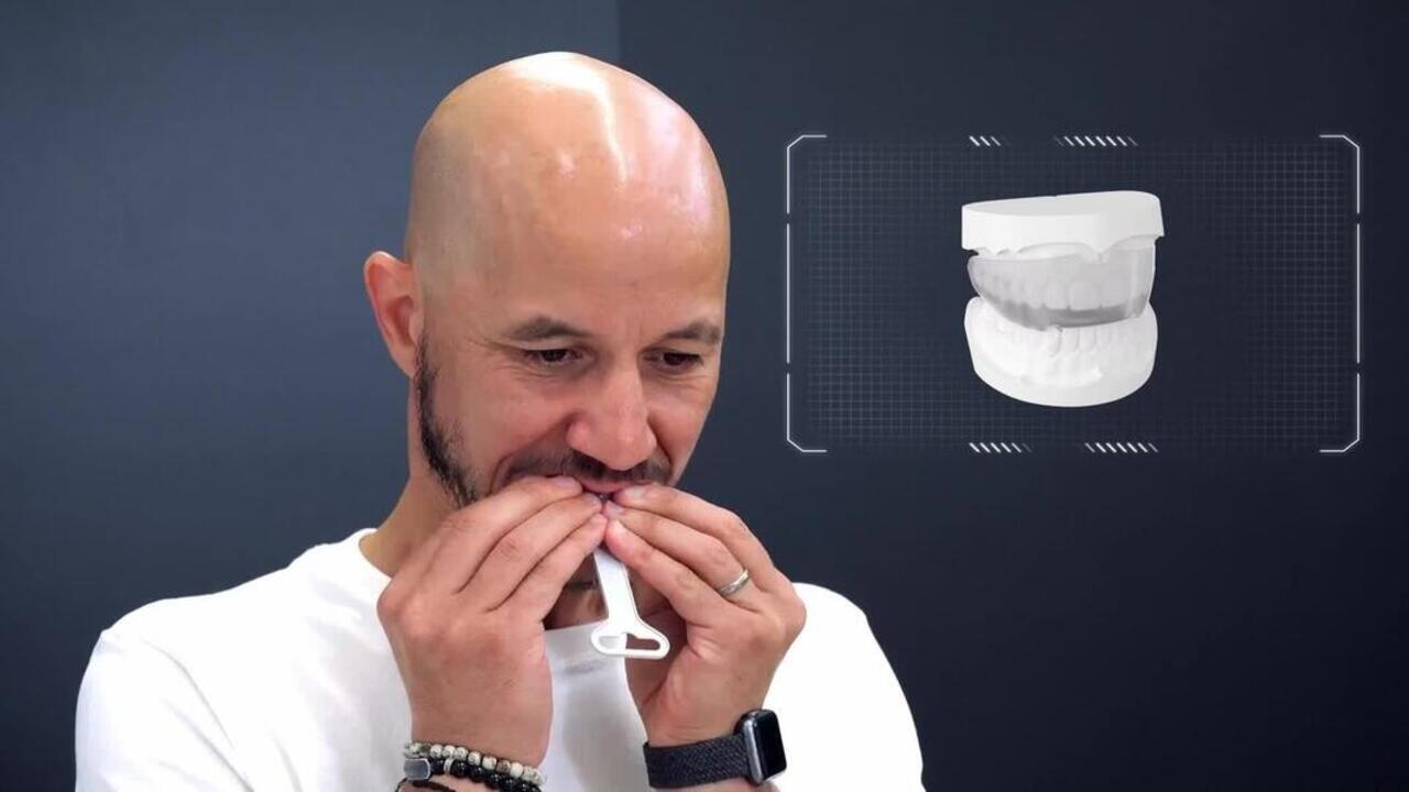 Adult Single-Material Boxing and Martial Arts Mouthguard - Video 2