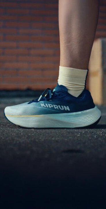 Men Road Running Max Cushion Breathable Shoes, Kiprun Kipride Max - Pearl Grey - Video 2