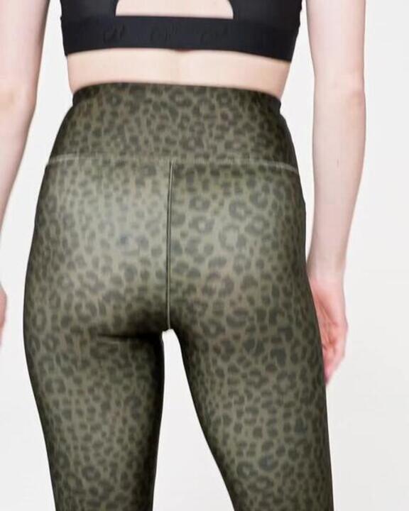 Women's Fitness High-Waisted Leggings - Khaki Leopard Print - Video 2