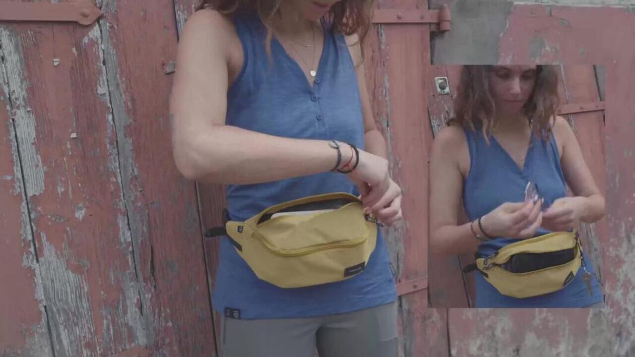 Water-repellent bum bag - Video 2