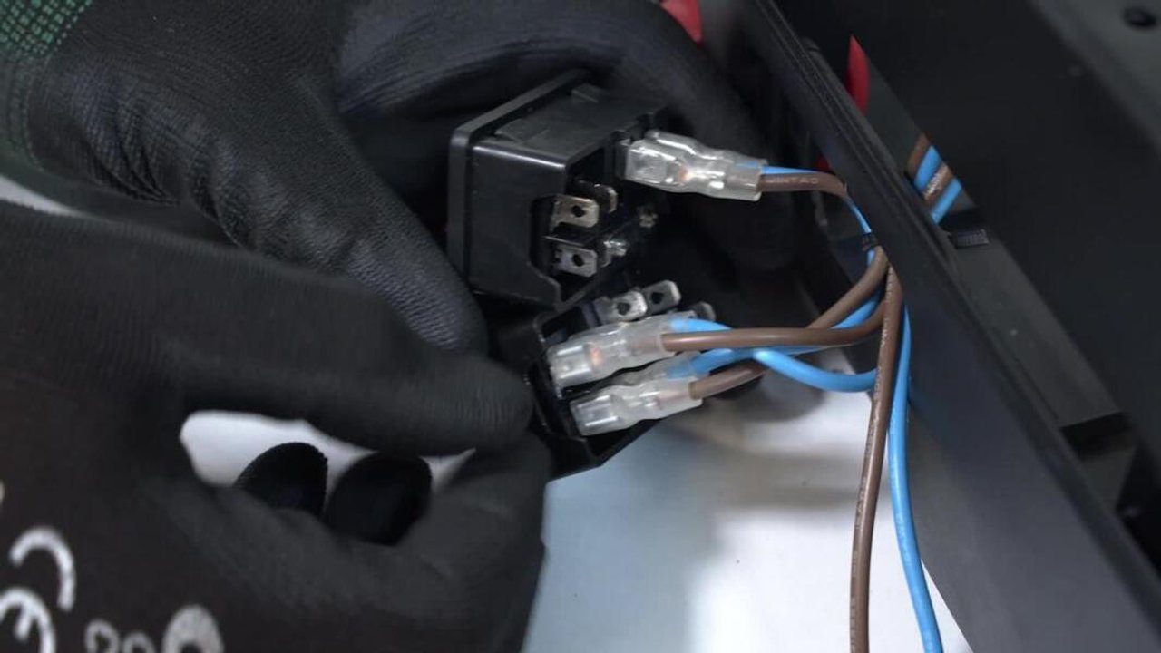 Circuit Breaker/Switch CRUN100 - Video 5
