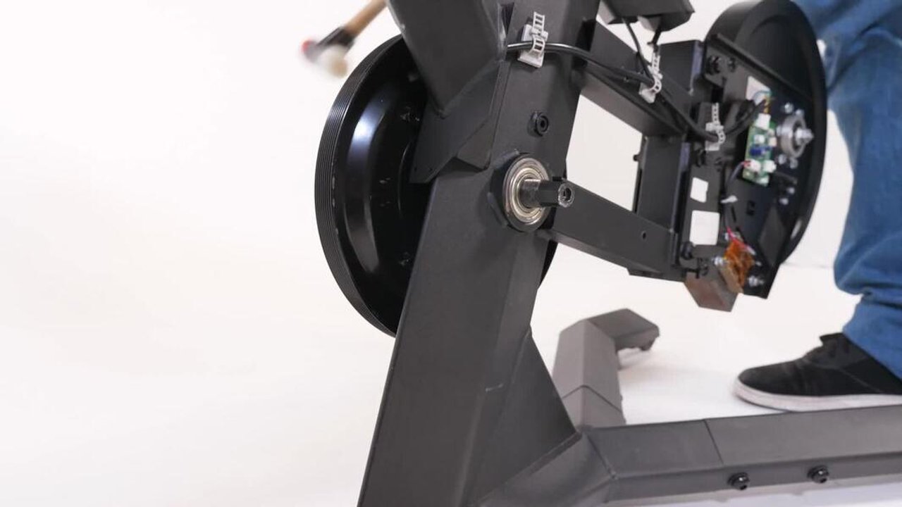 Challenge Bike - Crankset Axle - Video 2