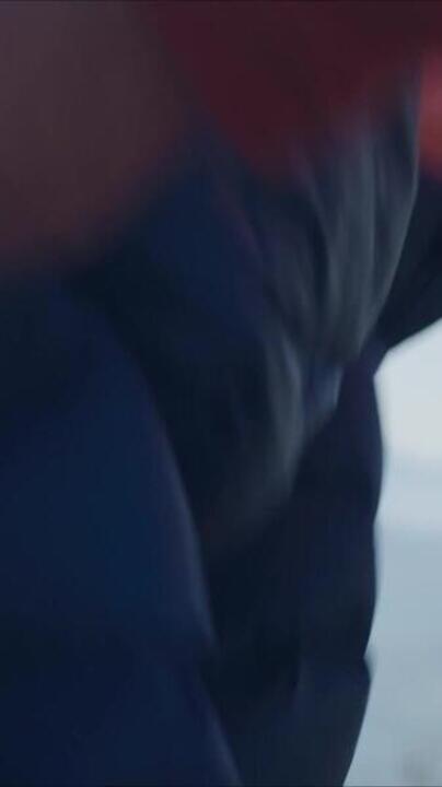Men Lightweight Packable Down Jacket - MT500 -10°C Blue - Video 2