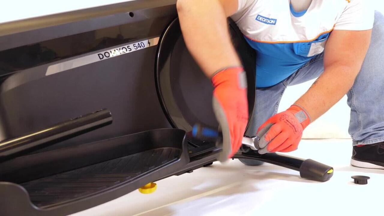 Elliptical with 9kg Flywheel, Smart, Self-Powered, Supports upto 130kg - Black - Video 2