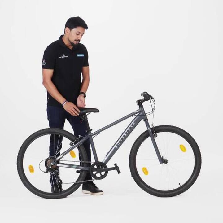 Mountain Bike Rockrider ST30 - 7 Speed, MTB Tyres, Unisex Frame, V-Brakes - Video 2