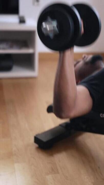 Gym Weight Bench with 7 Incline levels, Supports upto 300kg, 900 - Black - Video 2