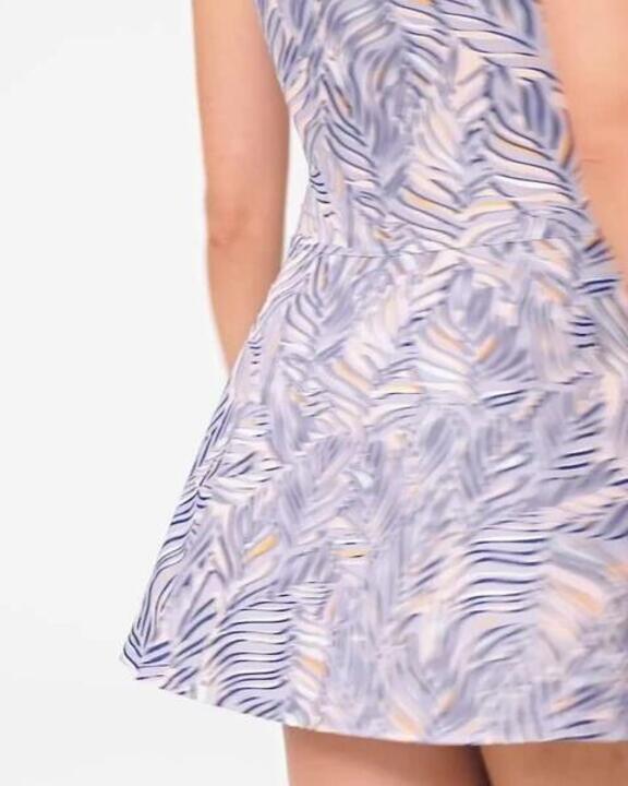 Women's 1-Piece Skirt Swimsuit Una Stylish & Comfortable - Video 2