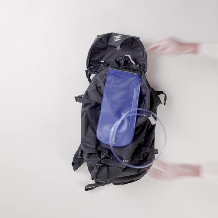 Versatile and modular mountaineering Backpack - Alpinism 33 red - Video 2