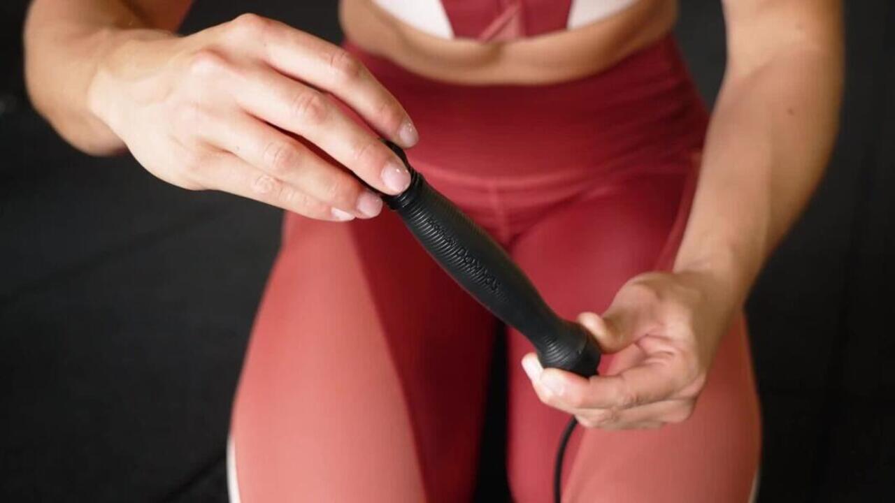 Weighted Skipping Rope 700 - Video 2