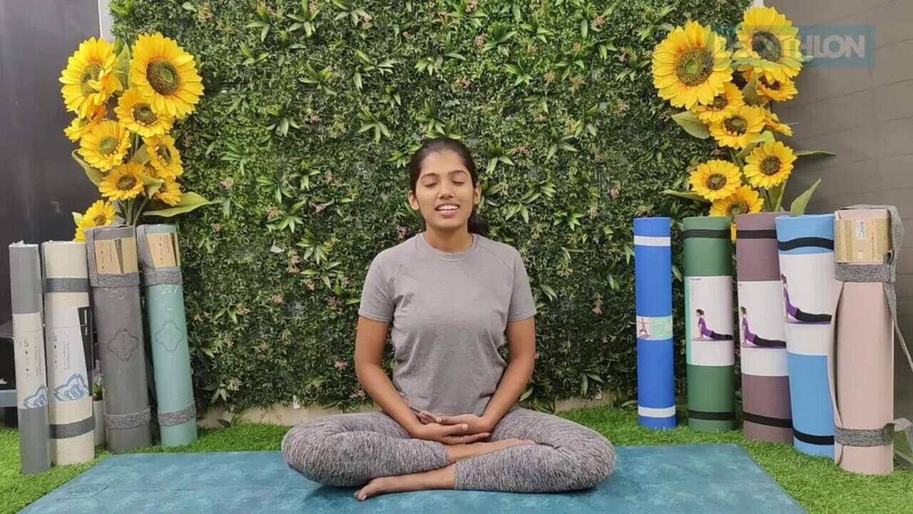 Yoga Mat 8mm Thick, Anti-Slip Foam, 173 x 61 cm with Carry Strap - Jungle Blue - Video 2