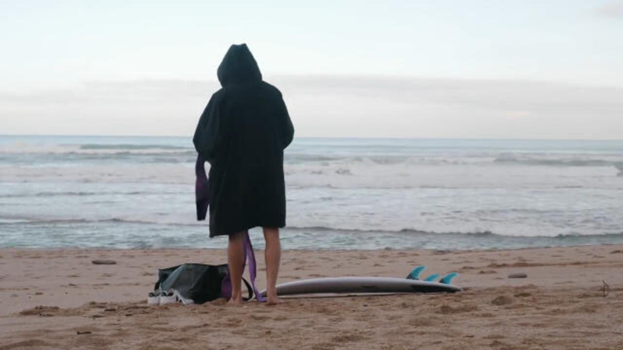 Natural surf wax for warm water from 22 to 30°C. - Video 2