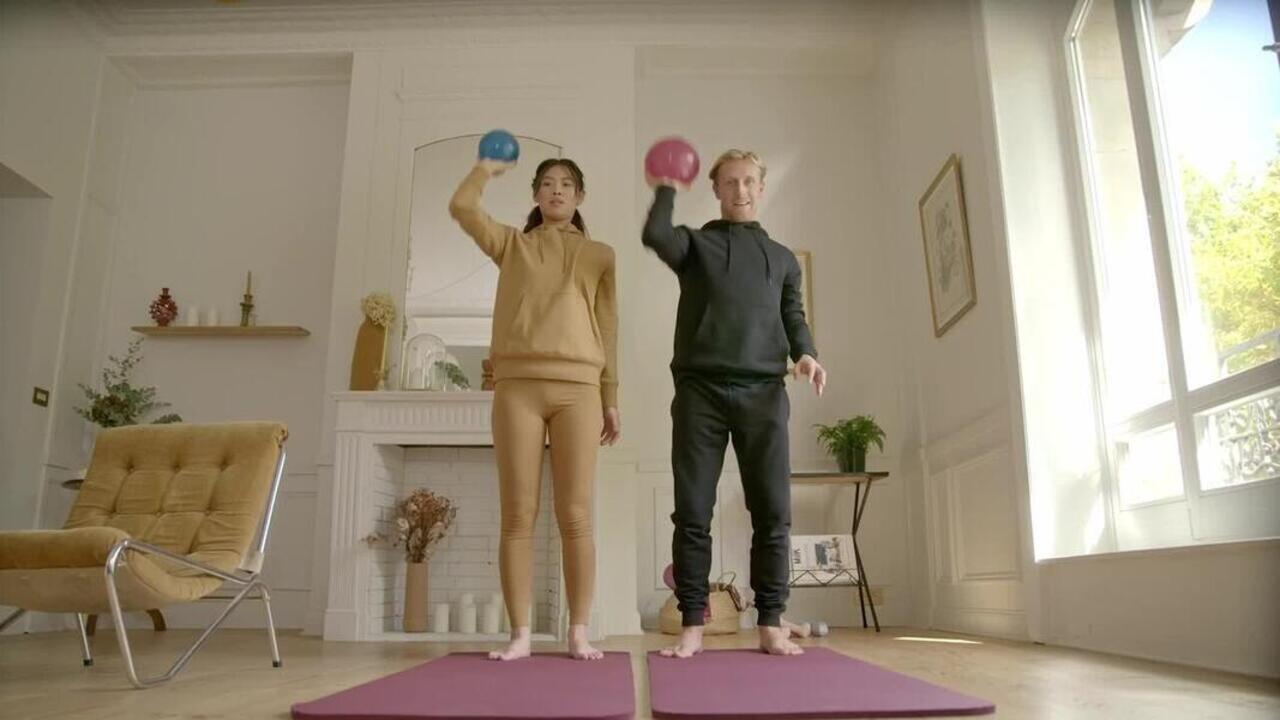 Medicine Ball with Water - 2 kg - Video 2