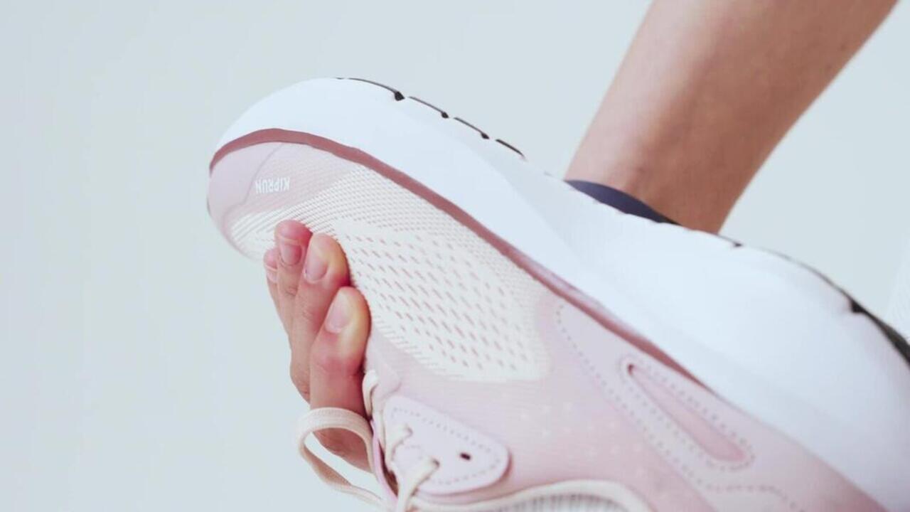 Women Running Trackpants, Lightweight and Quick Dry - Taupe Pink - Video 2