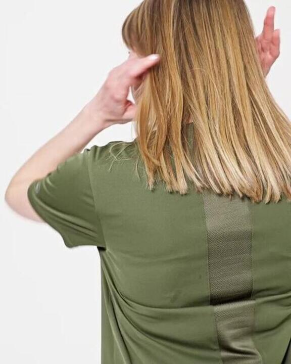 Women's Short-Sleeved Fitness T-Shirt - Khaki Green - Video 2